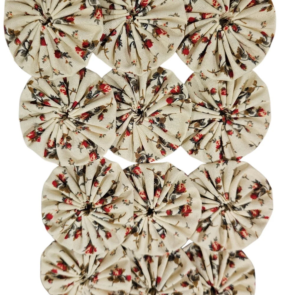 Hand Sewn Fabric Yo Yos  Set of 36 With Red,  Cream With Tea Roses , Botanical - Picture 4 of 13